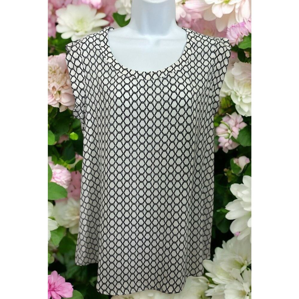 Pleione Blouse Size Small White Black Geometric Print Sleeveless Relaxed Fit Top